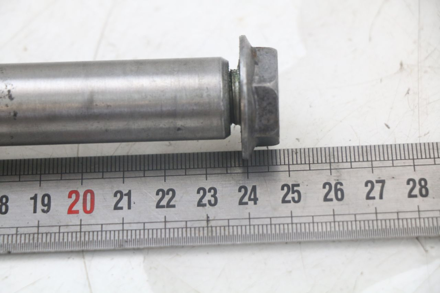 photo de FRONT WHEEL AXLE HONDA NTV DEAUVILLE 650 (1998 - 2001) - Zoom on usage condition