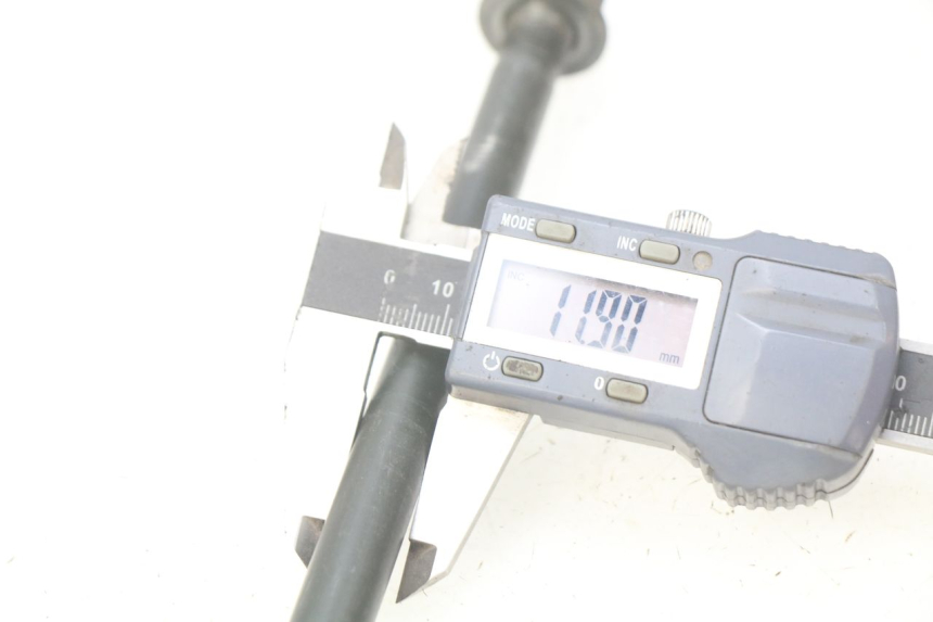 photo de FRONT WHEEL AXLE SYM ORBIT 2 2T 50 (2008 - 2018) - Alternative perspective