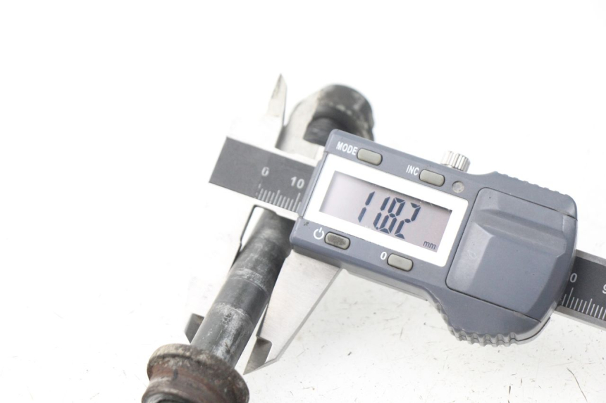 photo de FRONT WHEEL AXLE SYM ORBIT 2 4T 50 (2008 - 2017) - Alternative perspective