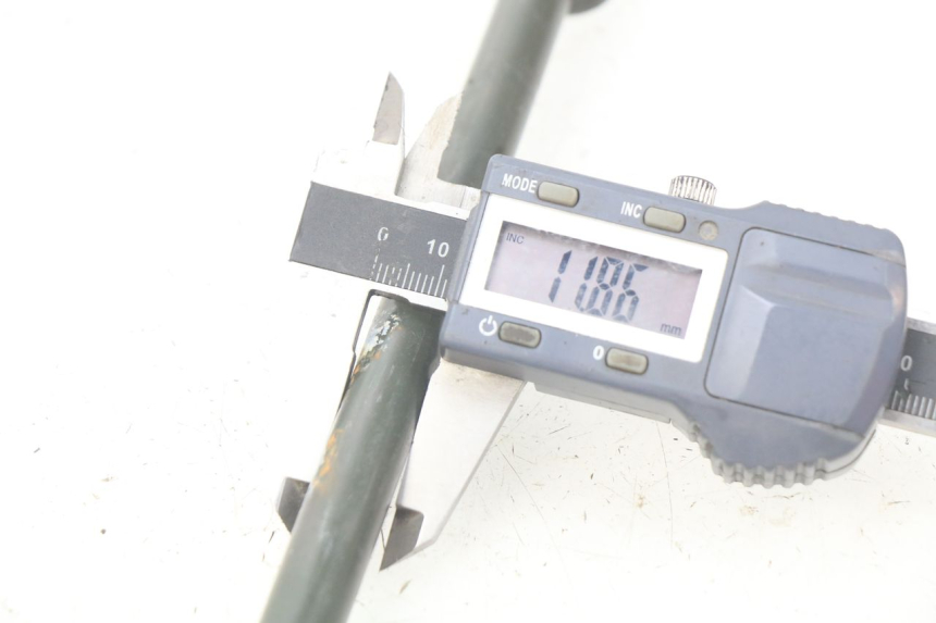 photo de FRONT WHEEL AXLE SYM ORBIT III 3 4T 50 (2018 - 2021) - Alternative perspective