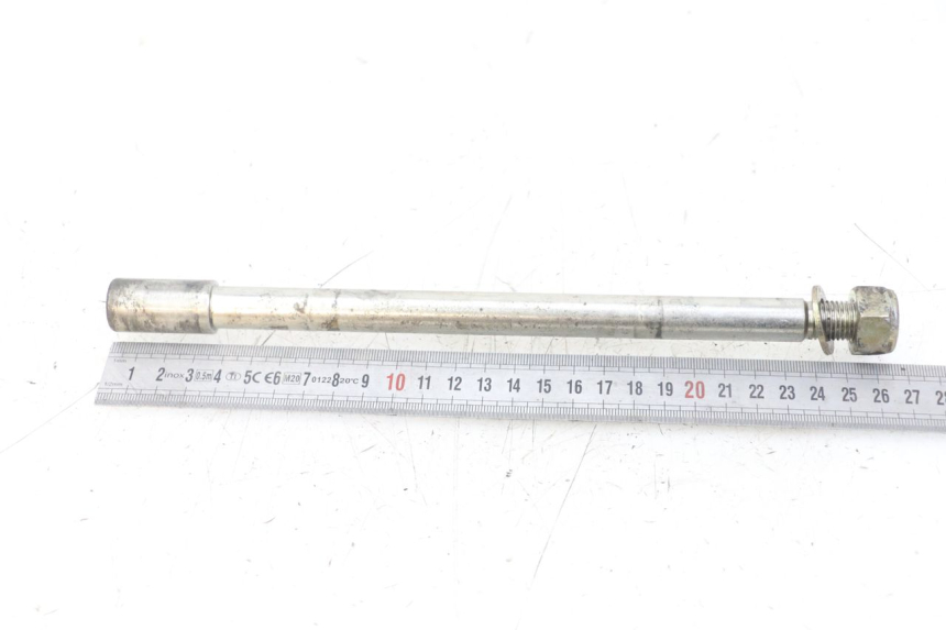 photo de FRONT WHEEL AXLE PEUGEOT ELYSTAR 125 (2002 - 2007) - Technical close-up