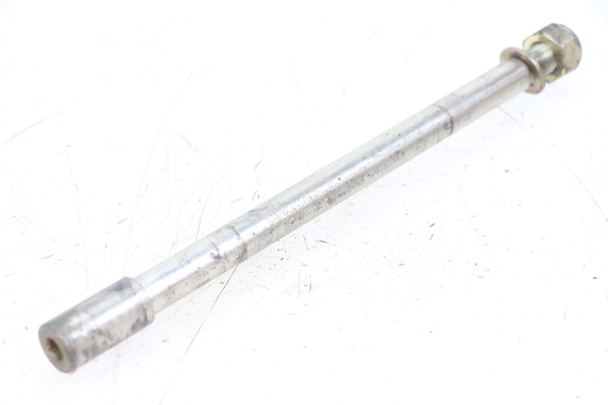 photo de FRONT WHEEL AXLE PEUGEOT ELYSTAR 125 (2002 - 2007) - Product overview