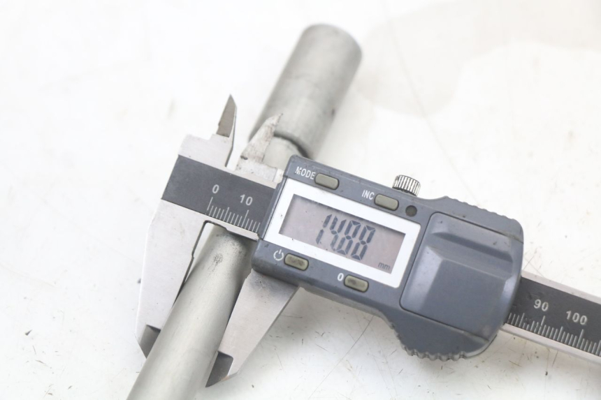 photo de FRONT WHEEL AXLE PIAGGIO NEW TYPHOON 50 (2010 - 2017) - Product overview