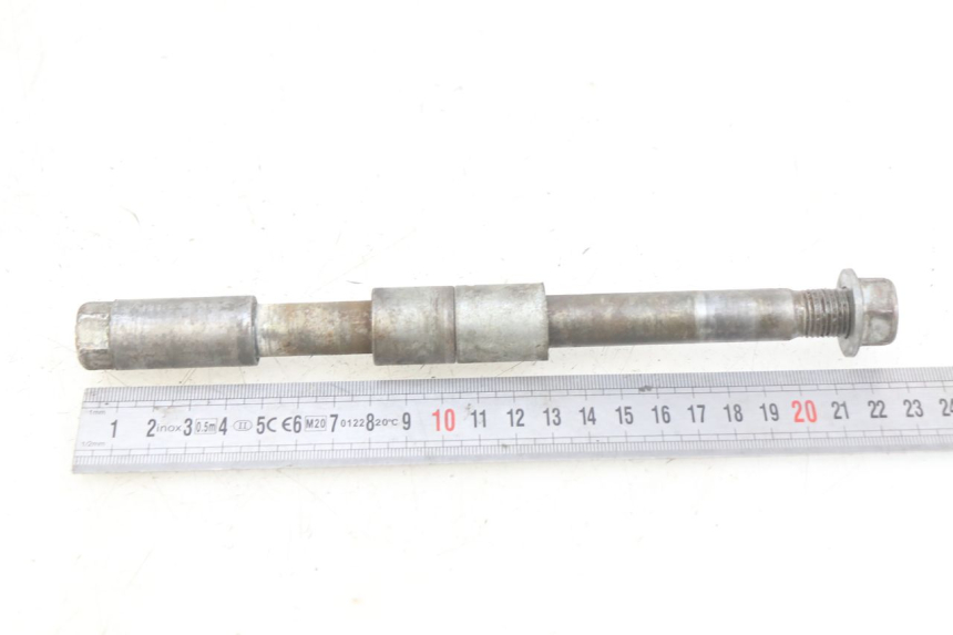 photo de FRONT WHEEL AXLE YCF PILOT 125 - Zoom on usage condition