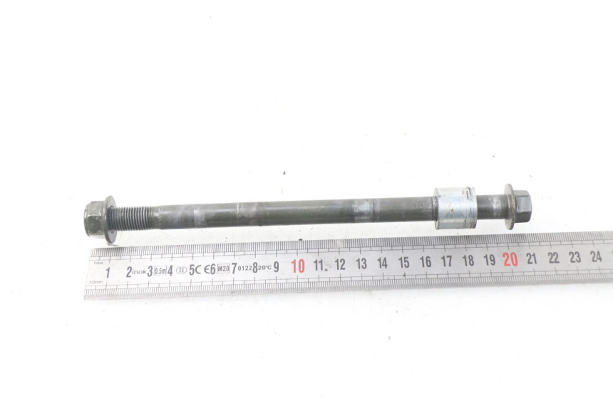 photo de FRONT WHEEL AXLE VASTRO R-ONE 4T 50 (2014 - 2022) - Zoom on usage condition