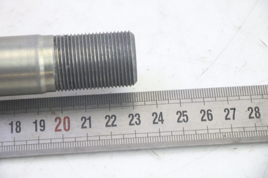 photo de FRONT WHEEL AXLE BMW R RT ABS 1200 (2010 - 2014) - Alternative perspective