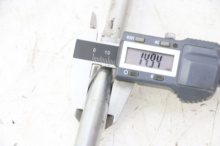 photo de FRONT WHEEL AXLE MAG POWER R-STREET 50 (2016 - 2025) - Alternative perspective