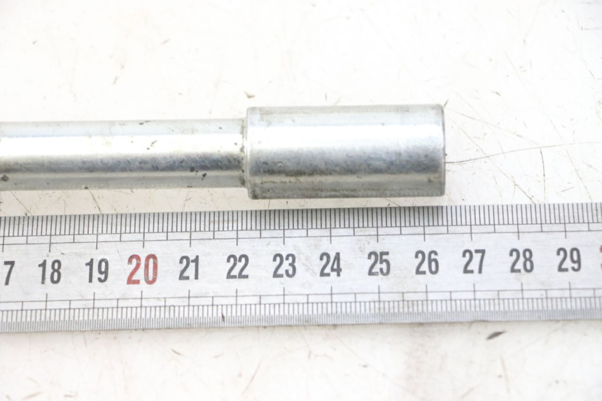 photo de FRONT WHEEL AXLE MAG POWER R-STREET 50 (2016 - 2025) - Technical close-up