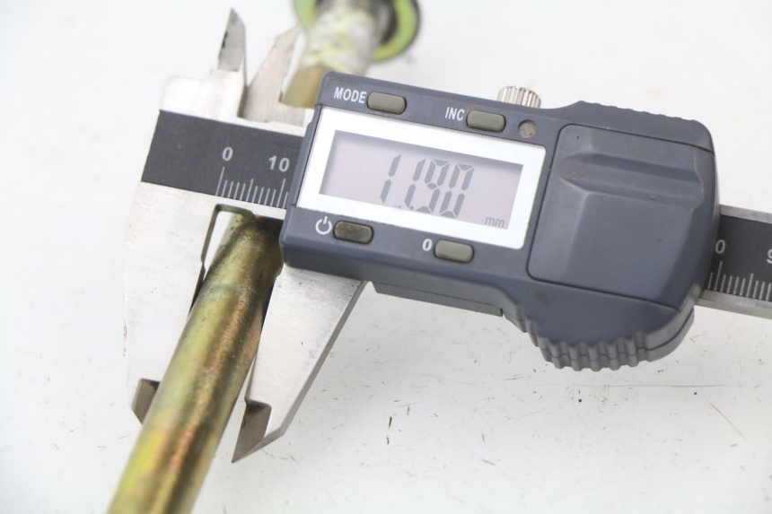 photo de FRONT WHEEL AXLE RIDE RACE 2T 50 (2012 - 2015) - Component detail