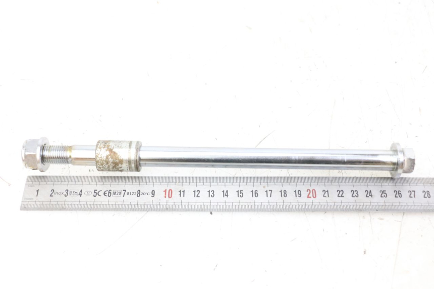 photo de FRONT WHEEL AXLE REGAL RAPTOR RAXTER 2 125 (2007 - 2015) - Technical close-up