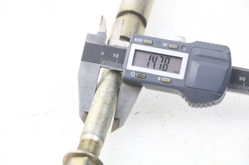 photo de FRONT WHEEL AXLE APOLLO RFZ 150 - Alternative perspective