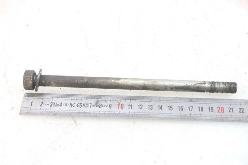 photo de FRONT WHEEL AXLE GILERA RK 50 (1996 - 1999) - Alternative perspective