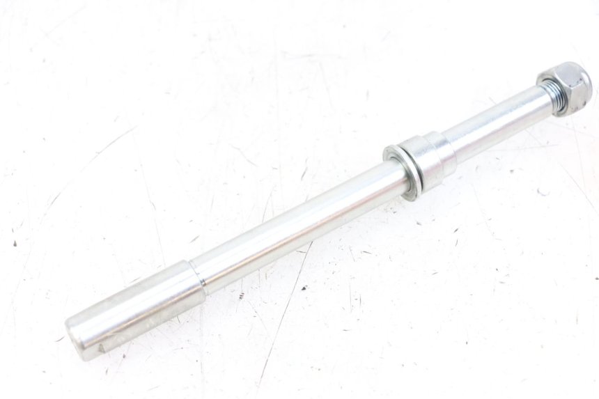 photo de FRONT WHEEL AXLE ROYAL ENFIELD CONTINENTAL GT 650 (2019 - 2024) - Main view