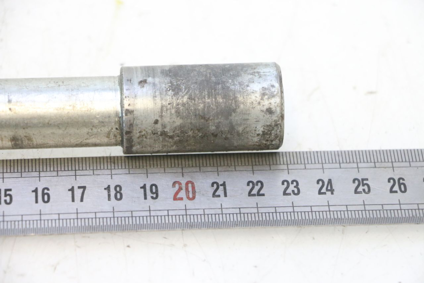 photo de FRONT WHEEL AXLE MZ RT 125 (2000 - 2008) - Alternative perspective