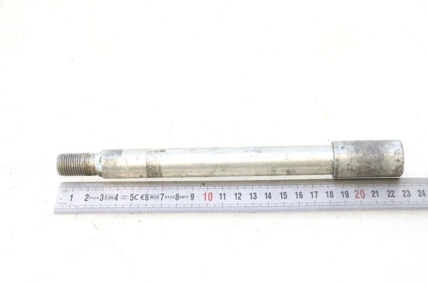 photo de FRONT WHEEL AXLE MZ RT 125 (2000 - 2008) - Technical close-up