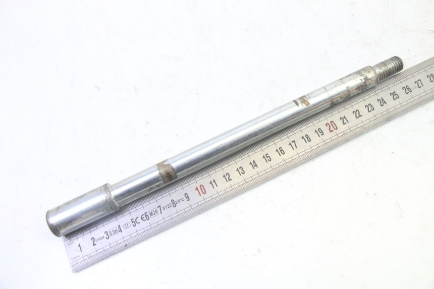 photo de FRONT WHEEL AXLE GILERA RUNNER SP 50 (2009 - 2017) - Zoom on usage condition