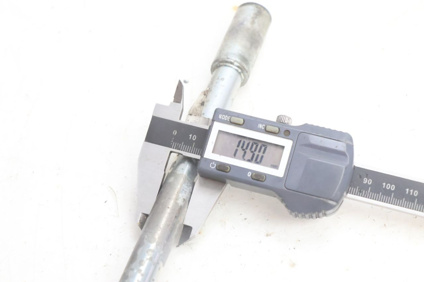 photo de FRONT WHEEL AXLE GILERA RUNNER SP 50 (2002 - 2004) - Product overview