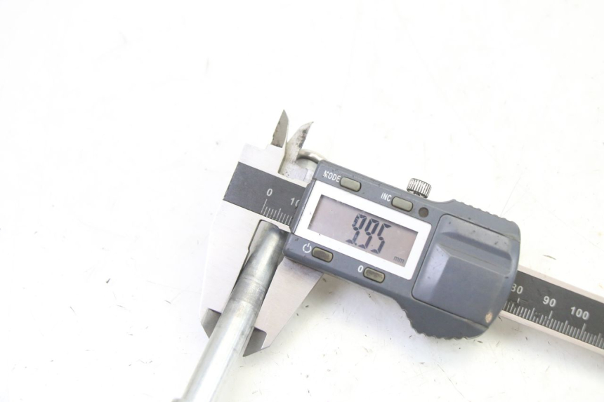 photo de FRONT WHEEL AXLE HERO S10 1 - Component detail