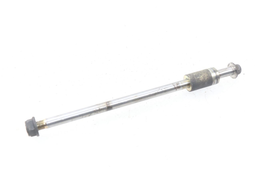 photo de FRONT WHEEL AXLE DAELIM S2 FI 125 (2008 - 2017) - Technical close-up