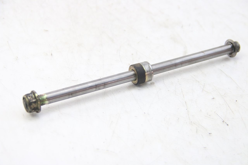 photo de FRONT WHEEL AXLE DAELIM S3 125 (2010 - 2017) - Main view