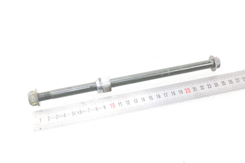 photo de FRONT WHEEL AXLE DAELIM S4 50 (2010 - 2015) - Zoom on usage condition