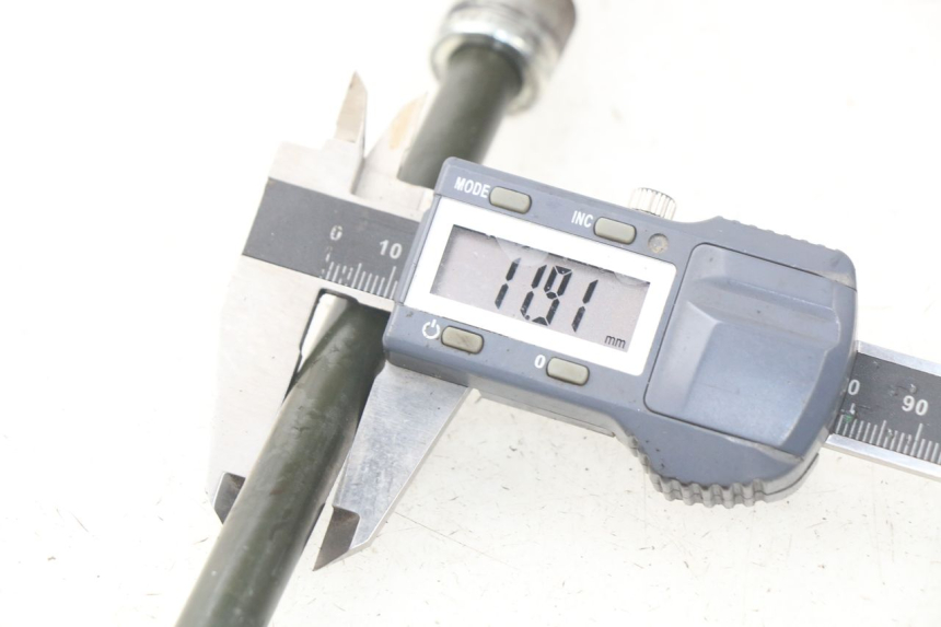 photo de FRONT WHEEL AXLE DAELIM S4 50 (2010 - 2015) - Alternative perspective