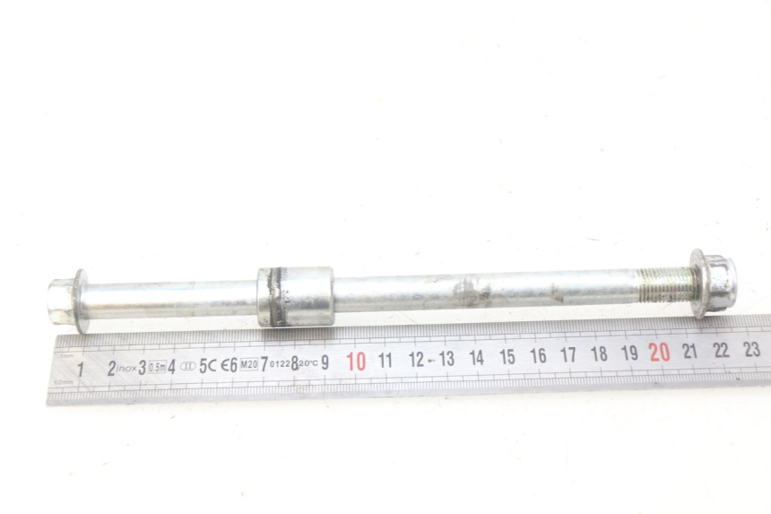 photo de FRONT WHEEL AXLE JM MOTORS SANTANA 50 (2014 - 2023) - Zoom on usage condition