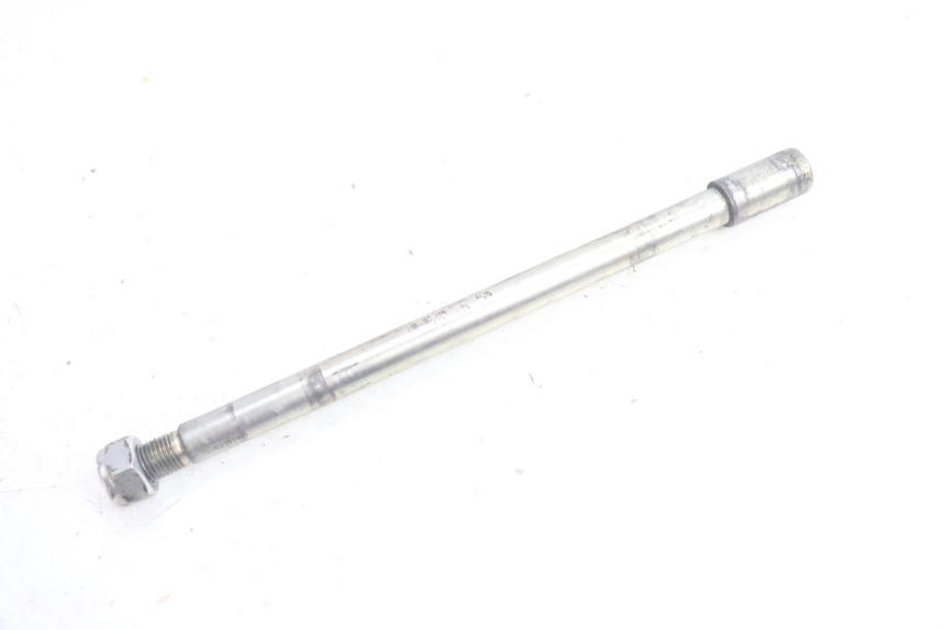 photo de FRONT WHEEL AXLE PEUGEOT SATELIS 125 (2006 - 2009) - Component detail