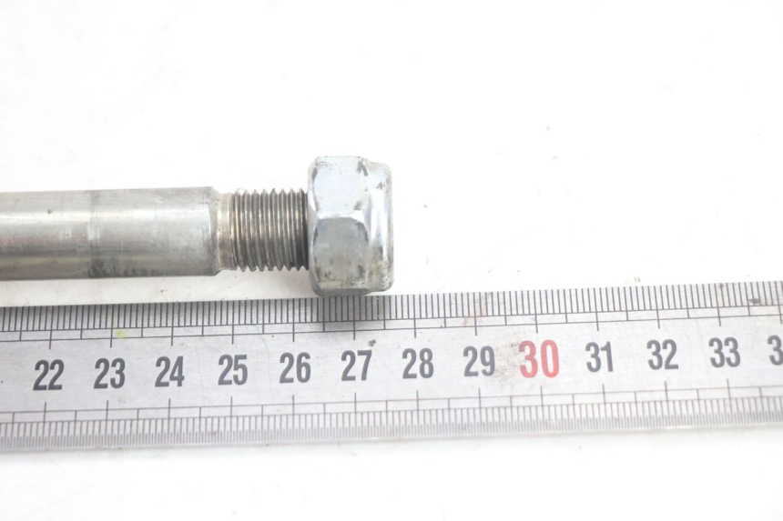 photo de FRONT WHEEL AXLE PEUGEOT SATELIS 125 (2006 - 2009) - Alternative perspective