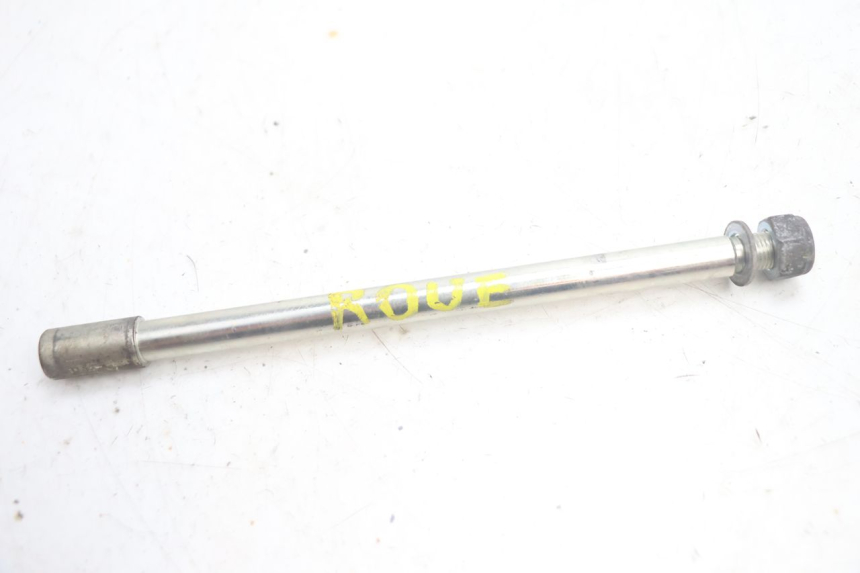 photo de FRONT WHEEL AXLE PEUGEOT SATELIS 125 (2013 - 2018) - Main view