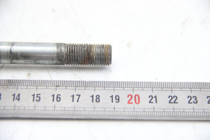 photo de FRONT WHEEL AXLE APRILIA SCARABEO 4T 50 (2009 - 2017) - Product overview