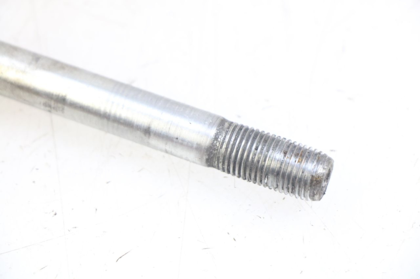 photo de FRONT WHEEL AXLE APRILIA SCARABEO 100 (2003 - 2012) - Product overview