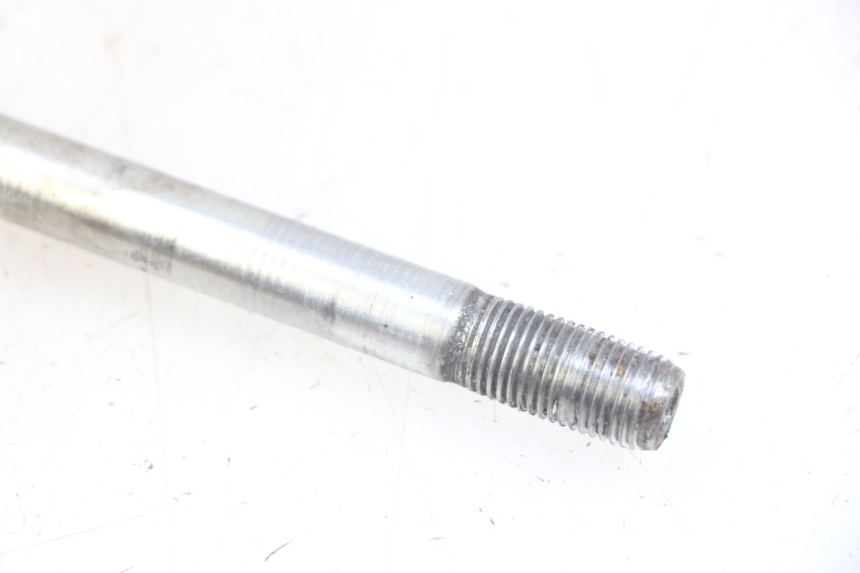 photo de FRONT WHEEL AXLE APRILIA SCARABEO 100 (2003 - 2012) - Fixing points details