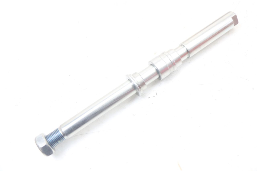 photo de FRONT WHEEL AXLE ROYAL ENFIELD SCRAM 411 (2022 - 2024) - Component detail
