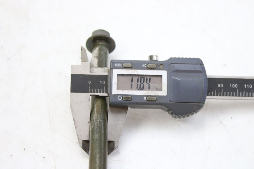 photo de FRONT WHEEL AXLE KYMCO SENTO 100 (2008 - 2013) - Technical close-up