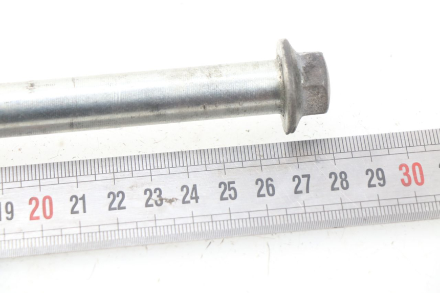 photo de FRONT WHEEL AXLE MASH SEVENTY FIVE 125 (2013 - 2021) - Component detail