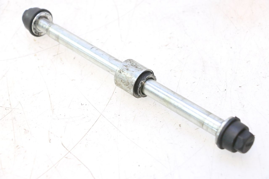 photo de FRONT WHEEL AXLE MASH SEVENTY FIVE 125 (2013 - 2021) - Main view