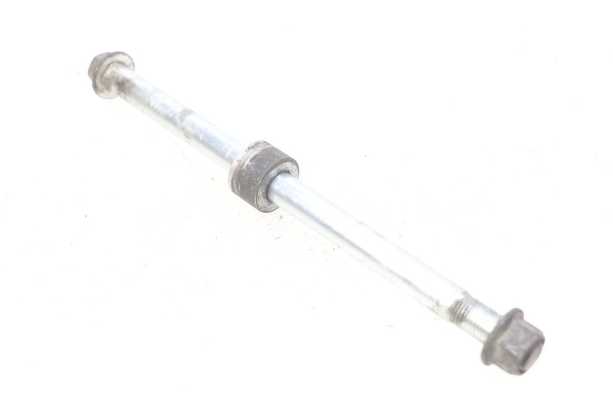 photo de FRONT WHEEL AXLE SUZUKI SIXTEEN 125 (2008 - 2010) - Main view