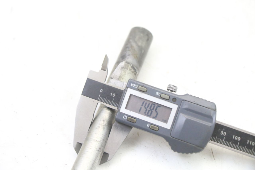 photo de FRONT WHEEL AXLE SMALL MX THUNDER 250 - Product overview