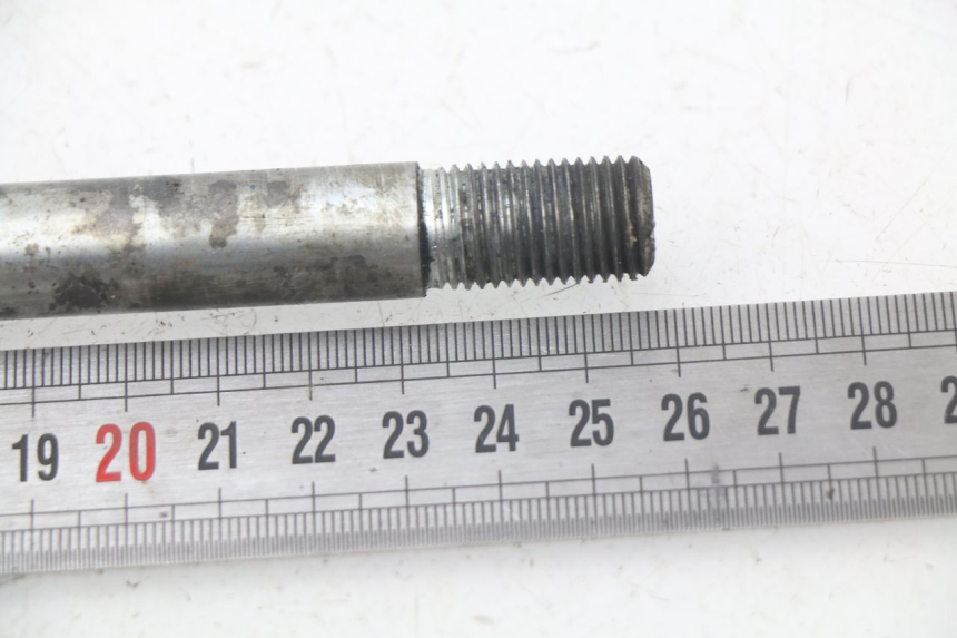 photo de FRONT WHEEL AXLE PEUGEOT SPEEDFIGHT 3 AIR 50 (2009 - 2015) - Zoom on usage condition