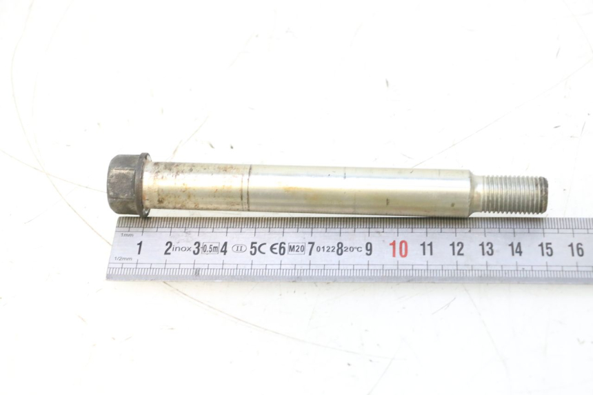 photo de FRONT WHEEL AXLE PEUGEOT SPEEDFIGHT LC 50 (1996 - 2002) - Zoom on usage condition