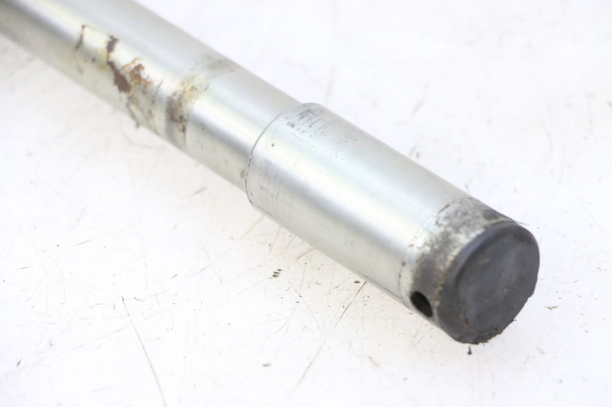 photo de FRONT WHEEL AXLE TRIUMPH SPRINT 900 (1995 - 1998) - Product overview