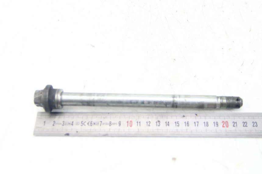 photo de FRONT WHEEL AXLE YAMAHA SR 125 (1982 - 2003) - Zoom on usage condition