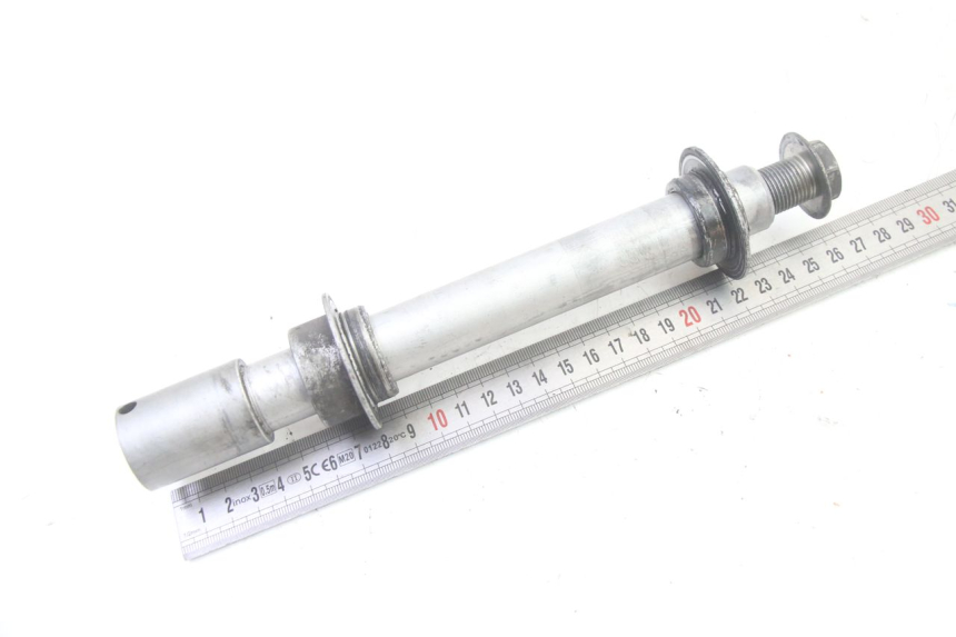 photo de FRONT WHEEL AXLE HONDA ST PAN EUROPEAN 1300 (2002 - 2013) - Zoom on usage condition