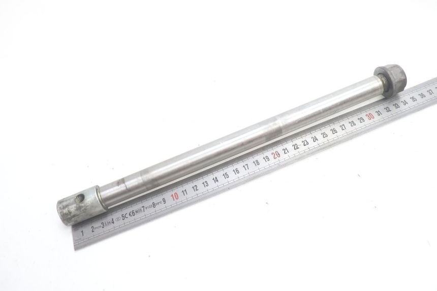 photo de FRONT WHEEL AXLE HONDA ST PAN EUROPEAN 1100 (1990 - 2002) - Zoom on usage condition