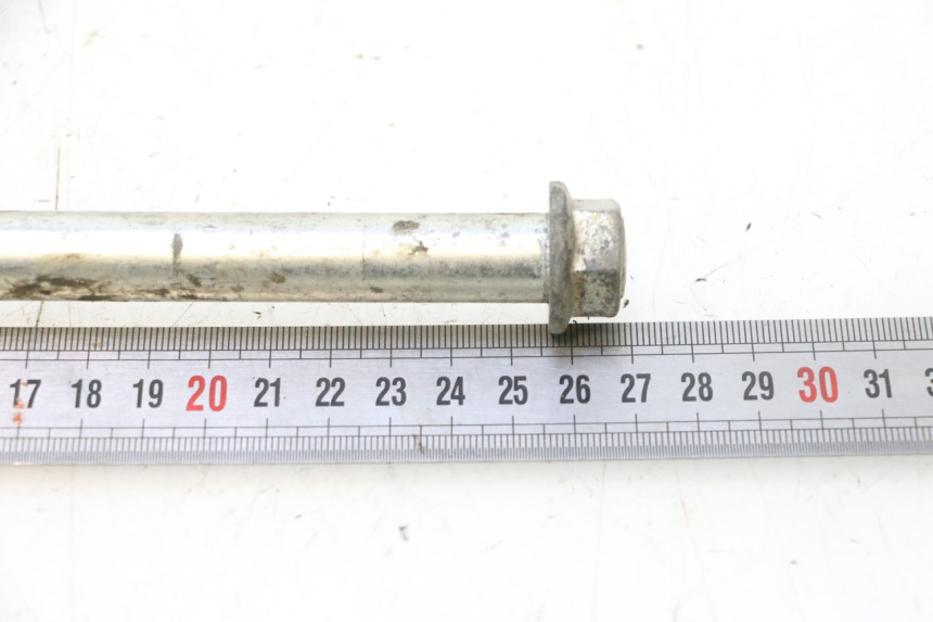 photo de FRONT WHEEL AXLE GILERA STALKER 50 (2004 - 2014) - Zoom on usage condition