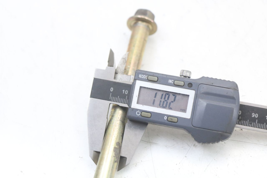 photo de FRONT WHEEL AXLE KYMCO SUPER 8 125 (2008 - 2015) - Alternative perspective