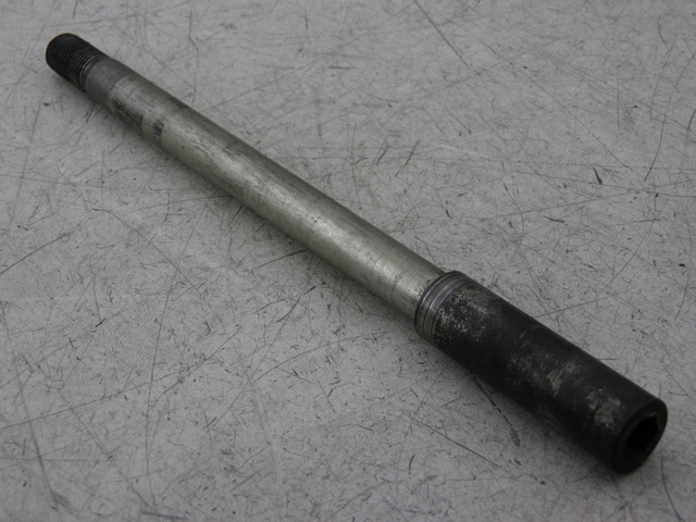 photo de FRONT WHEEL AXLE SUZUKI BURGMAN EXECUTIVE 650 (2008 - 2010) - Main view