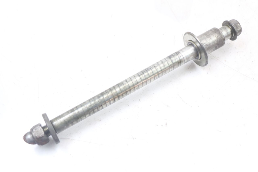 photo de FRONT WHEEL AXLE SUZUKI GS F 500 (2004 - 2007) - Alternative perspective