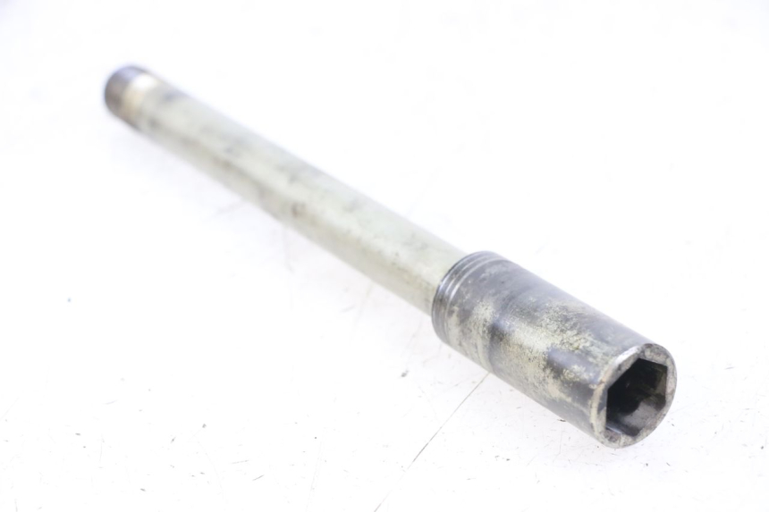 photo de FRONT WHEEL AXLE SUZUKI GSX F GSXF 650 (2007 - 2015) - Product overview